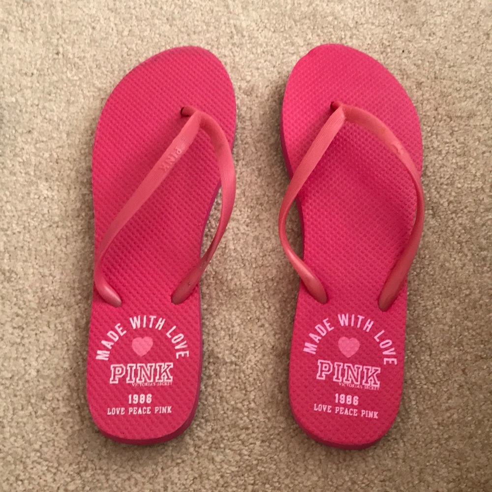 PINK Victoria’s Secret flip flops